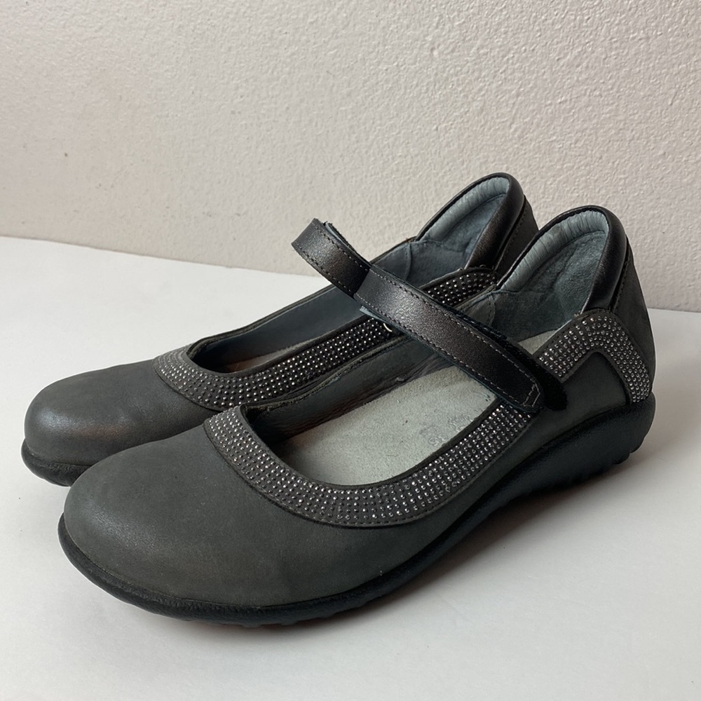 Naot woman’s Mary Jane Shoes Gray size 5.